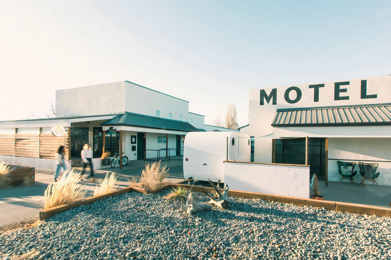 Mellow Moon Lodge, Rio Grande