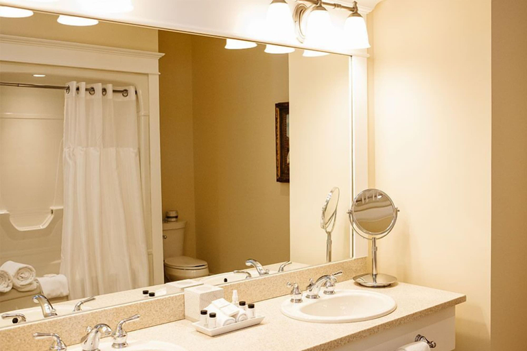 Bathroom 3, Riverbend Inn and Vineyard, Niagara