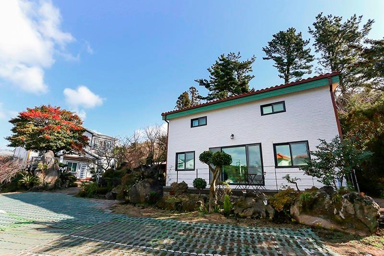 Exterior & Views 1, Seogwipo Yetmaeul Pension, Seogwipo