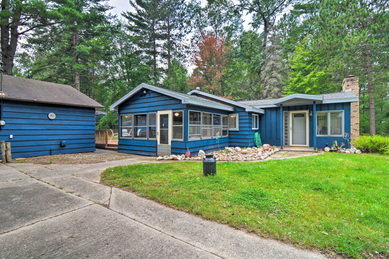 Exterior & Views 1, Roscommon Cabin w/ Fire Pit: Walk to Higgins Lake!, Roscommon
