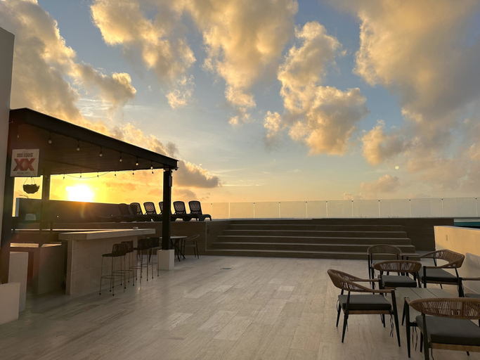 Food & Drinks, Modern Pool View New Condo Gym Jacuzzi, Cozumel