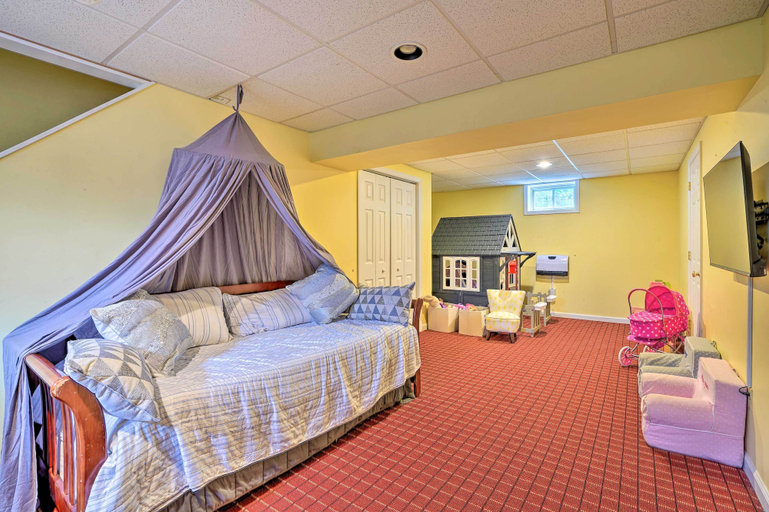 Bedroom 2, Lakefront Homer Abode w/ Patio & Backyard!, Cortland