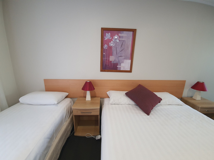 Bedroom 3, Ocean Inn Motel, Waitakere