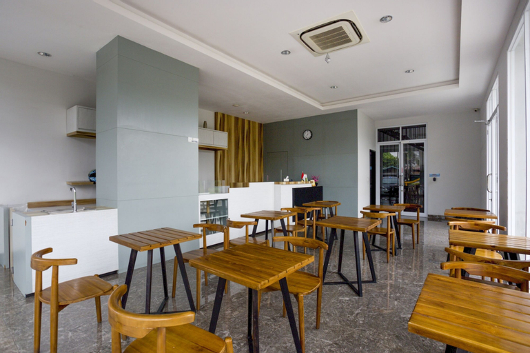 Food & Drinks 5, Super OYO Flagship 3486 The Regia Tambun, Bekasi