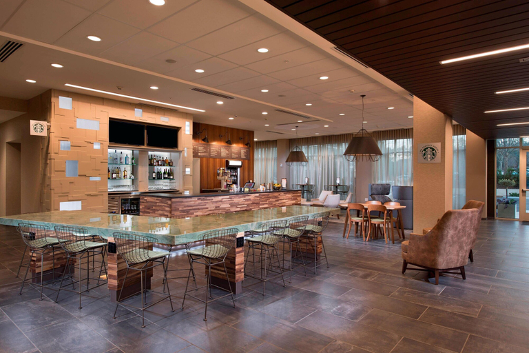 Food & Drinks 5, Courtyard by Marriott Atlanta Alpharetta/Avalon Area, Fulton