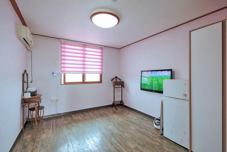 Others 4, Taean (Anmyeondo) Kkotji White Pension, Taean