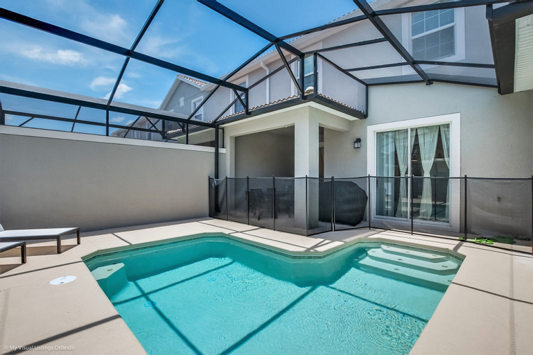 Stylish Home w/ Private Pool, 10 Min. From Disney!, Osceola