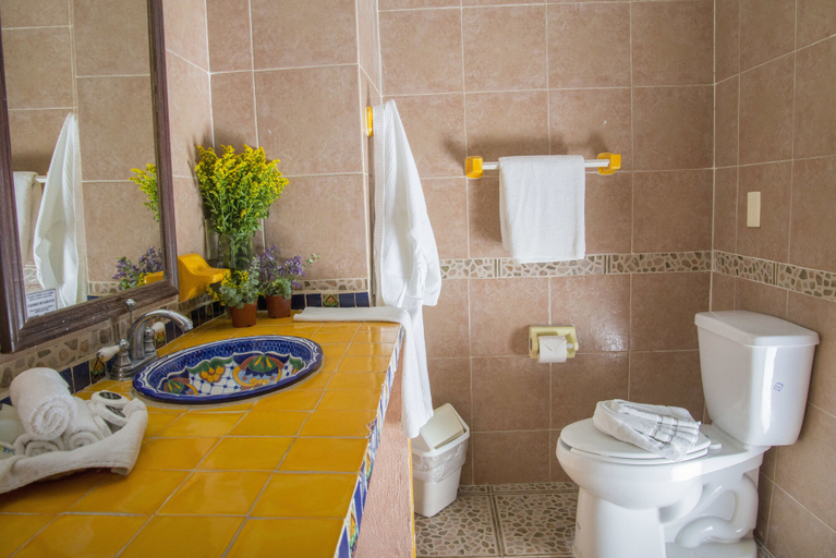 Bathroom 3, Casa De Las Columnas, Mérida