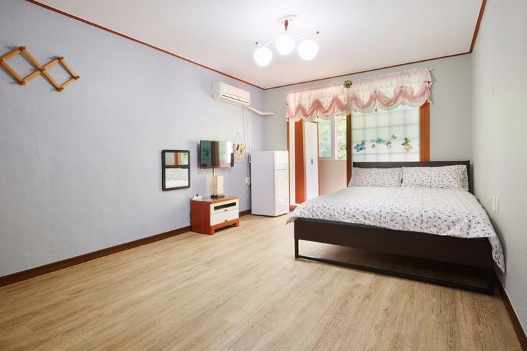 Bedroom 3, Taean Songjuk Gaheon Pension, Taean