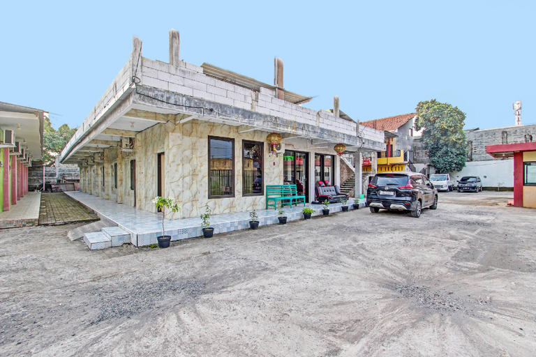 Exterior & Views 1, OYO 91475 Srikaya Hotel 2, Pekalongan