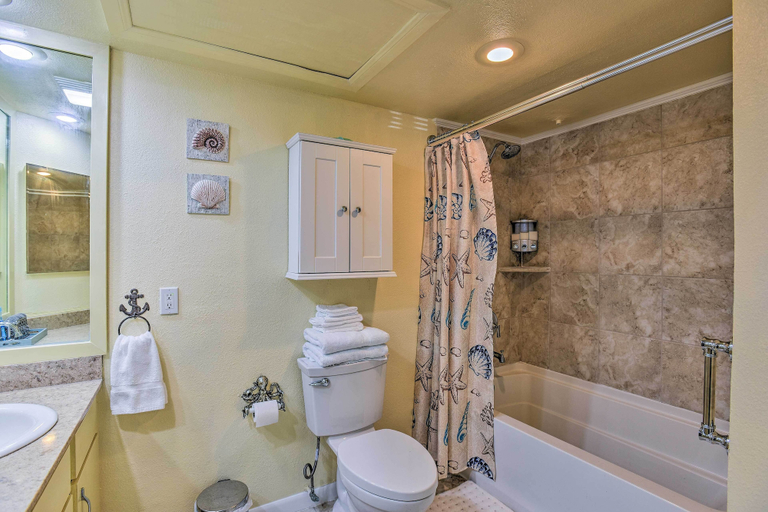 Bathroom 4, Padre Island Condo with Pool Access - Walk to Beach!, Nueces