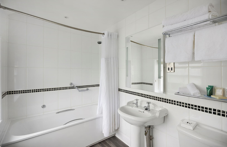Bathroom 5, Hilton Puckrup Hall Hotel & Golf Club, Tewkesbury, Gloucestershire
