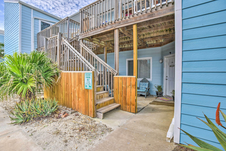Exterior & Views 2, Padre Island Condo with Pool Access - Walk to Beach!, Nueces