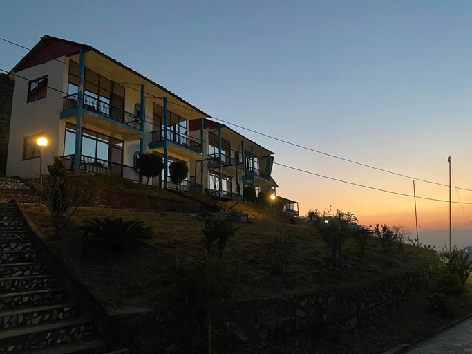 Exterior & Views