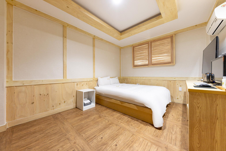 Bedroom 4, Mungyeong E, Mungyeong