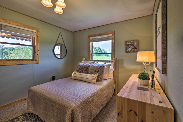 Bedroom 2, Piney Creek Mountain-view Cabin w/ Wraparound Deck, Alleghany