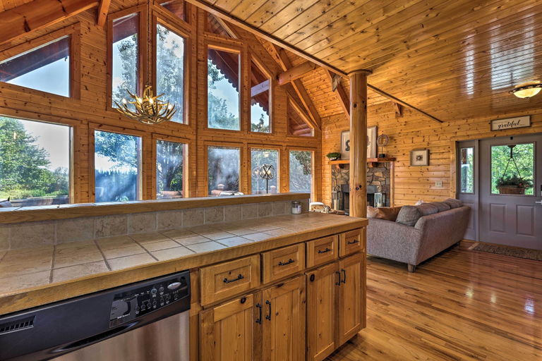 Others 5, Piney Creek Mountain-view Cabin w/ Wraparound Deck, Alleghany