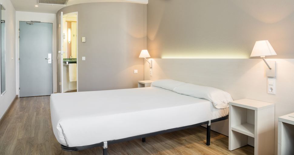 Bedroom 4, Hotel ILUNION Valencia 3, Valencia