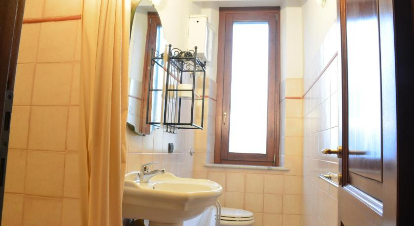 Bedroom 5, Villa Regina, Terni
