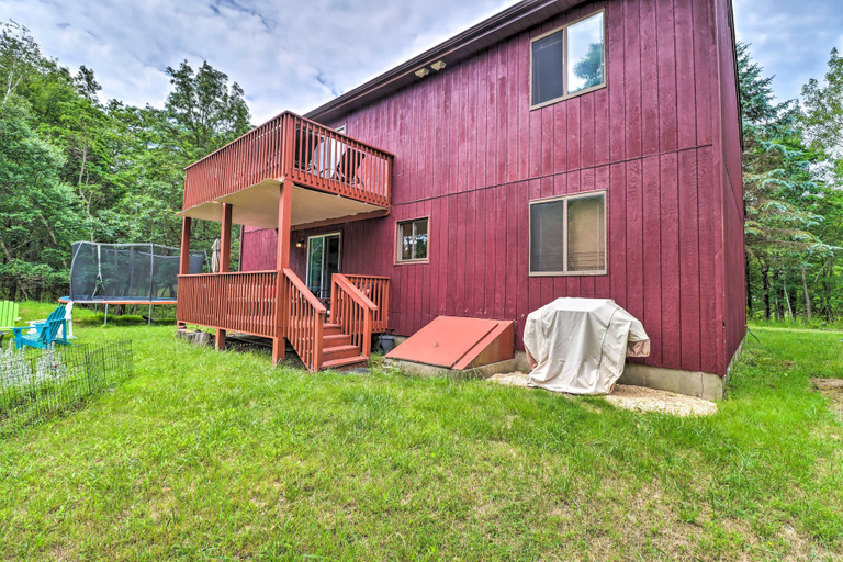 Exterior & Views 2, Private Spa, Fire Pit & Deck: Poconos Home!, Monroe