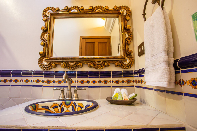Bathroom 5, Los Pasos Boutique Hotel & Spa, Antigua Guatemala