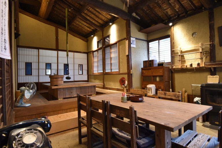 Food & Drinks 4, Jin Cang Court, Marugame