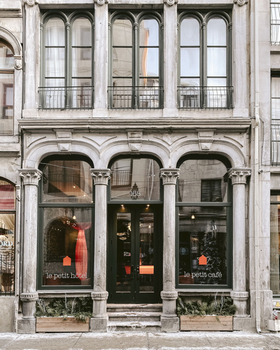 Exterior & Views