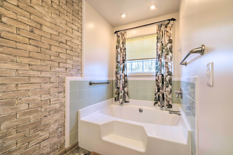 Bathroom 4, Pet-Friendly Cottage with Game Room and Fire Pit!, Madison