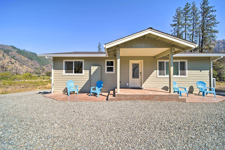 Exterior & Views 1, River Acres Retreat w/ Grill & River Access!, Trinity