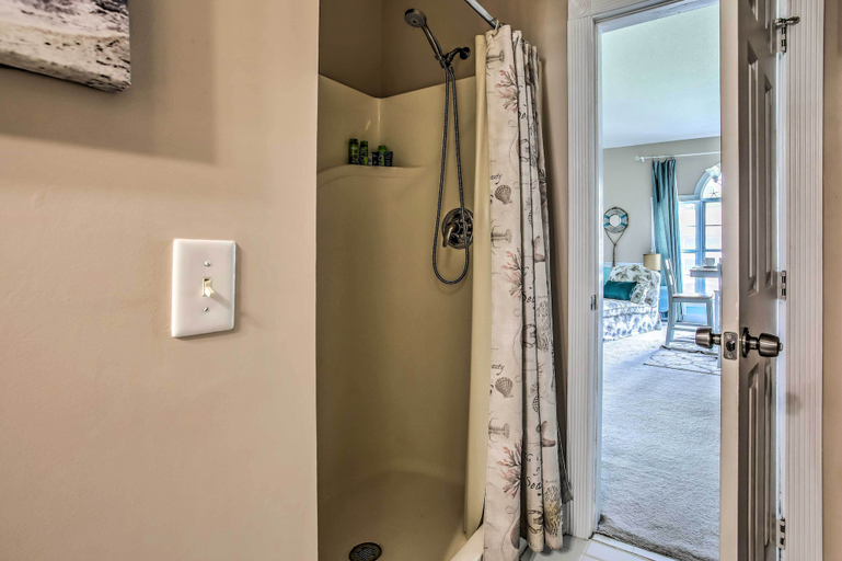 Bathroom 4, Lovely Myrtle Beach Condo: 4 Mi to Boardwalk!, Horry