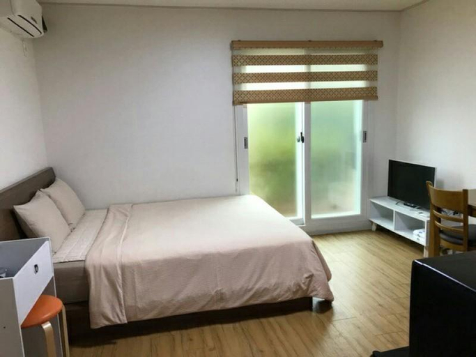 Bedroom 2, Seogwipo Jeju Landscape House Pension, Seogwipo
