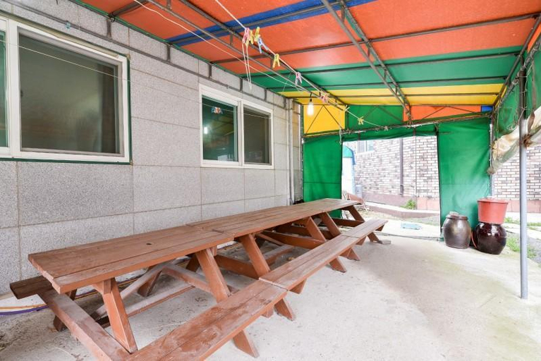 Others 2, Taean Hakampo Hakampo Pension, Taean