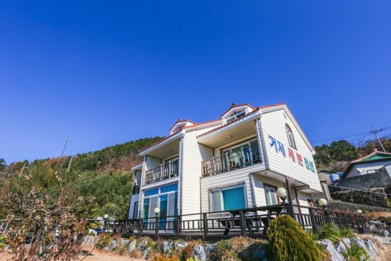 Others 5, Geojedo Seven Pension, Geoje