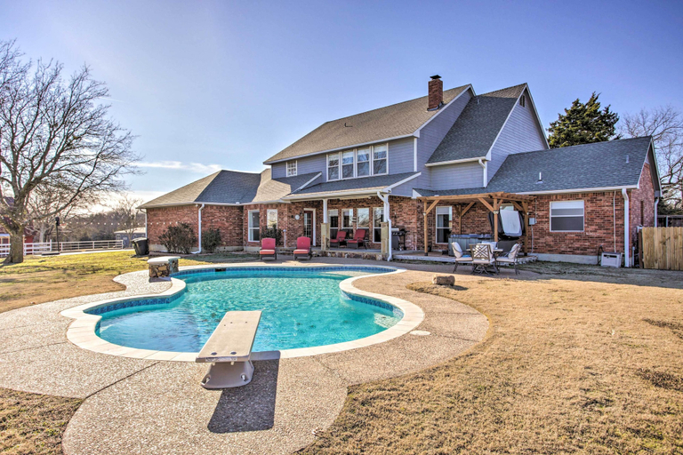 Sport & Beauty 1, Sherman Villa: Private Pool & Hot Tub!, Grayson