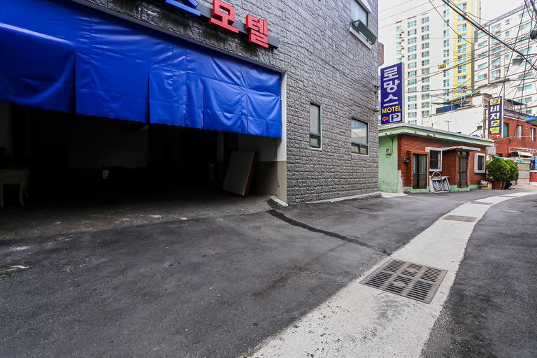 2, Busan Dadaepo Romance, Saha