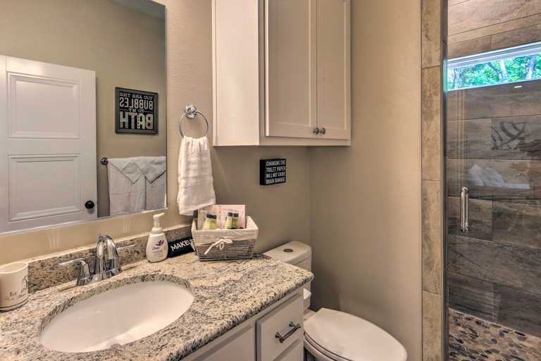 Bathroom 4, Just-built Eustace Getaway - Walk to the Lake, Henderson