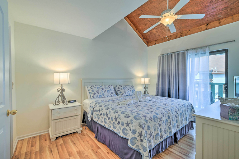Bedroom 3, Myrtle Beach Condo: Balconies, Walk to Beach!, Horry