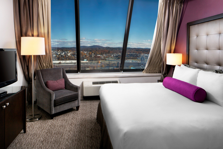 Bedroom 4, DoubleTree by Hilton Manchester Downtown, Hillsborough