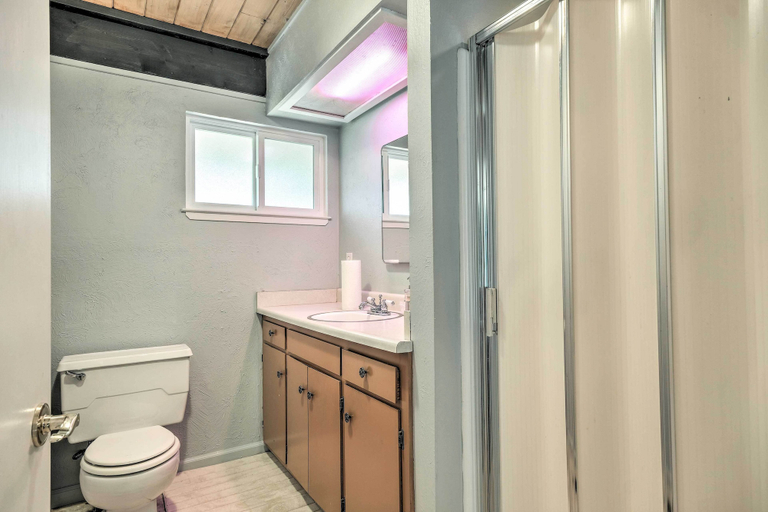 Bathroom 4, Murphys Workspace Hub < 1 Mi to Main Street!, Calaveras