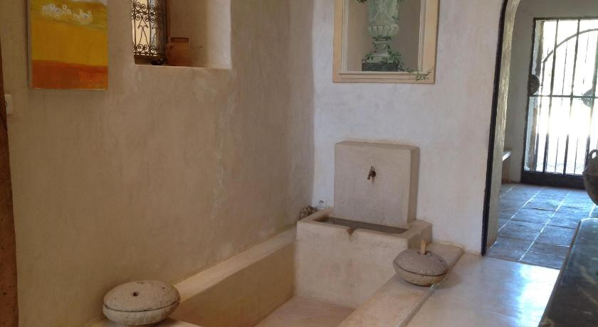 Bedroom 3, Room in Guest room - Charming guest house for 4 people, Errachidia