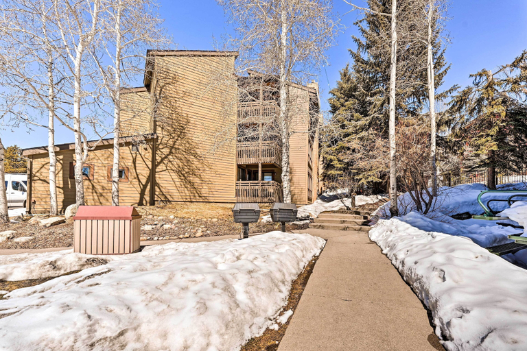 Exterior & Views 2, Upscale Condo w/ Balcony < 1/2 Mi to Ski Resort, Routt