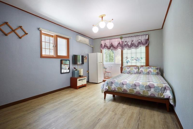 Bedroom 2, Taean Songjuk Gaheon Pension, Taean