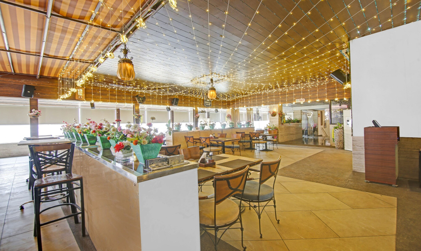 Food & Drinks 5, Treebo Premium Arista, Sahibzada Ajit Singh Nagar
