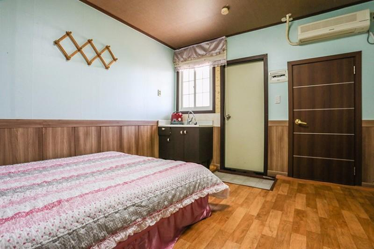 Bedroom 2, Hwaseong (Jebudo) Islet Pension, Hwaseong