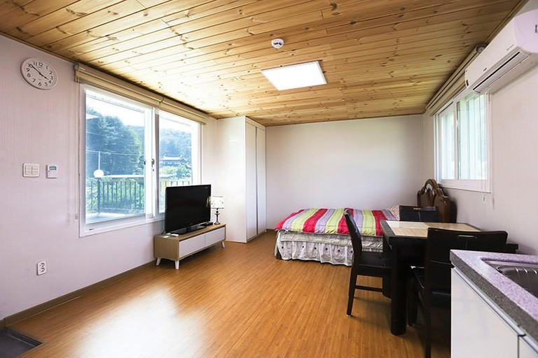 Bedroom, Yangpyeong Sonamu Hyanggi Pension, Yangpyeong