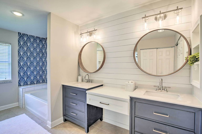Bathroom 4, Waterfront Rancher Retreat - Exotic Bird Haven, Hillsborough