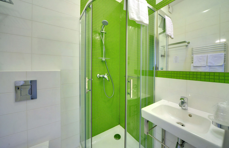 Bathroom 4, Hotel Willa Odkrywców, Jelenia Góra