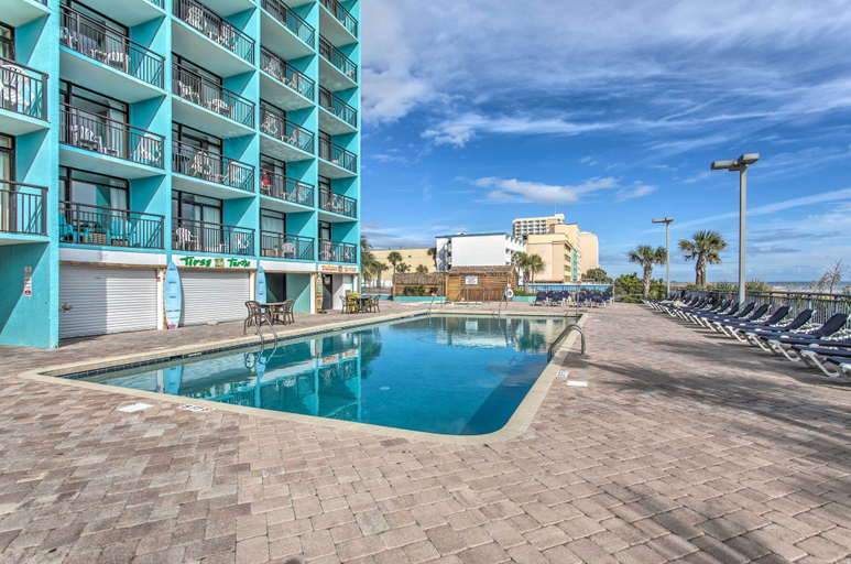Sport & Beauty 5, Oceanfront Myrtle Beach Condo w/ Balcony & Views!, Horry
