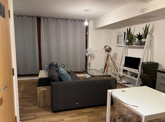Living area 4, Lovely 1-bed Studio in Bristol, Bristol