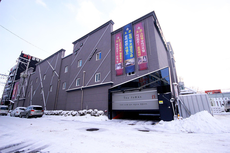 Exterior & Views